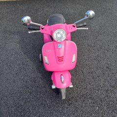Pink vespa