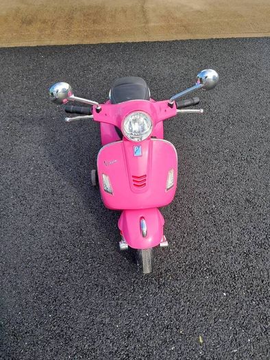 Pink vespa