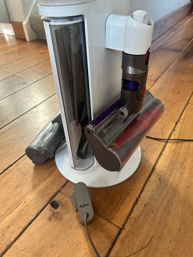 Dyson V10 Cordless Vacuum Cleaner with Stand and Accessories