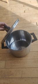 Kitchen pot