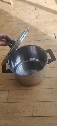 Kitchen pot