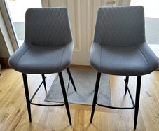 2 Kitchen Counter Stools