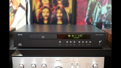 Audiophile Quality Arcam CD72 Equipped with a 24-bit Burr-Brown multi-level Delta-Sigma DAC on board