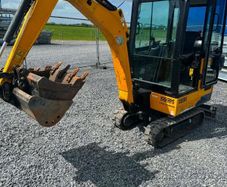 CB 15C-1 1.5 tonne rubber tracked mini excavator
