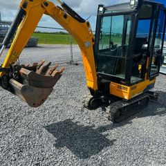 CB 15C-1 1.5 tonne rubber tracked mini excavator