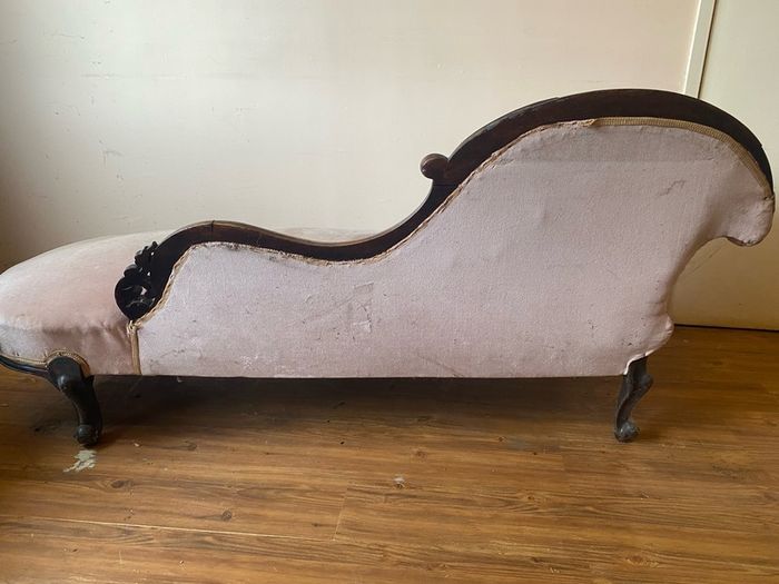 Antique Victorian Mahogany Chaise Lounge / Lougue