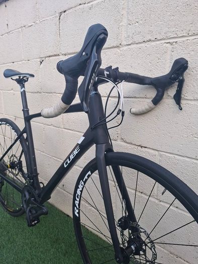 Cube Attain Carbon Road Bike Size Large (56)