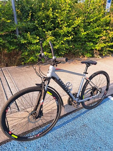 Giant Roam hybrid bike
