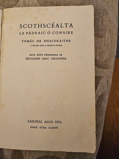 Scothscealta. By Padraic O Conaire.  Edited by THOMAS DE BHALDRAITHE. Paperback In Good Condition. See Photos For Same.