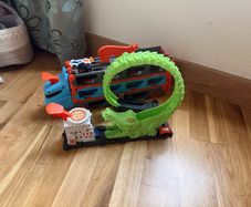 Assorted hot wheels accessories