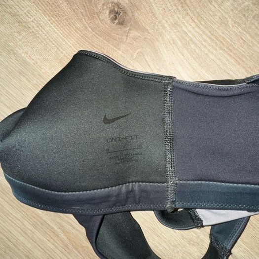 Nike dri-fit sports bra in size S/36