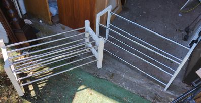 Pair of shoe racks (26182)