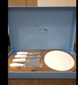 Newbridge silverware cheeseboard unopened