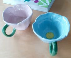 Set of floral mugs (2)