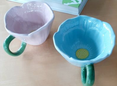 Set of floral mugs (2)