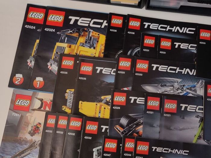 Lego Instruction Books in very good condition. Technic, City, Ninjago