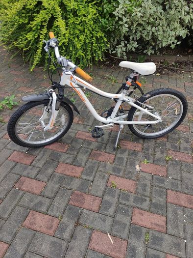 Kryptonite lock included! Specialized Hotrock 20 kids bike