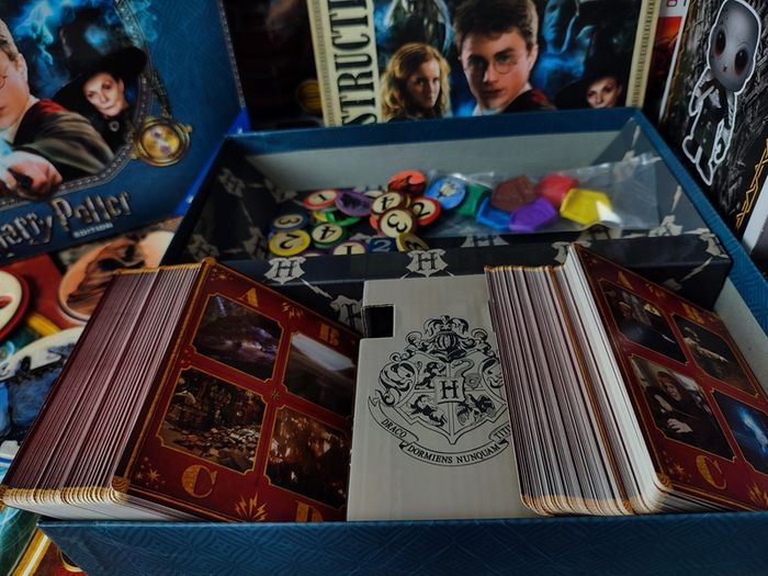 Pictopia ! Harry Potter Edition ! The Ultimate Picture-Trivia Family Game ! Includes Fantastic Books ! by Ravensburger !