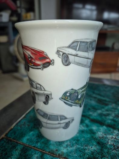 Beaker with lovely car displays