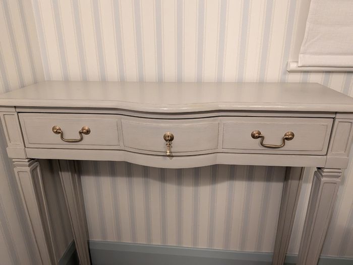 French style console table - light grey
