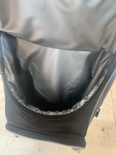 Spalding Golf bag w cooler, Raincover, & carry strap