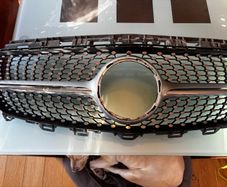 Mercedes Diamond Grill