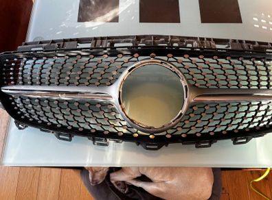 Mercedes Diamond Grill