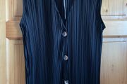 F&amp;F ladies sleeveless black pleated top