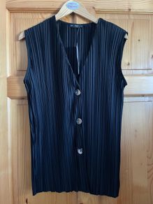 F&F ladies sleeveless black pleated top