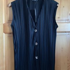 F&F ladies sleeveless black pleated top