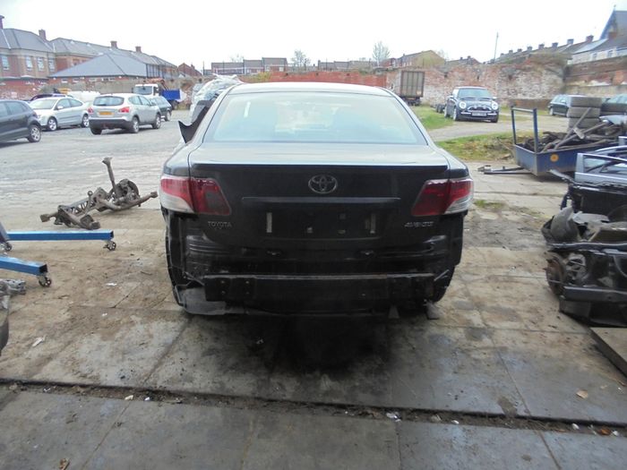 2010 toyota avensis 2.0 d4d breaking