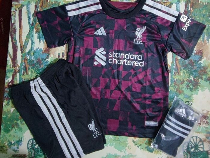 Liverpool 26/27 (3rd) Kids Full Kit ,size : 6/7 , 7/8 , 8/9 , 10/11.