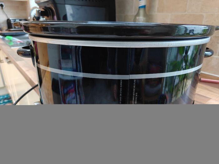 Slow cooker