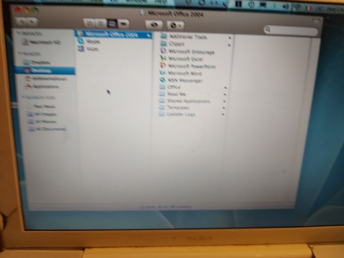 Vintage Apple MacBook, working fine and in reasonable condition for its age. No Charger