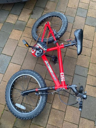 red 18" bike (age5-7approx)