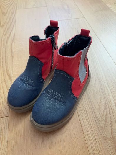 M&S kids Boots in very good condition size 9 and 10