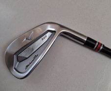 Mizuno Pro 223 4-iron Fujikura Axiom 105 Stiff