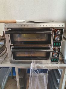 Commercial pizza oven