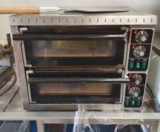 Commercial pizza oven