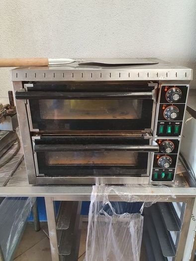 Commercial pizza oven