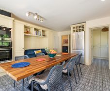 8 seater table