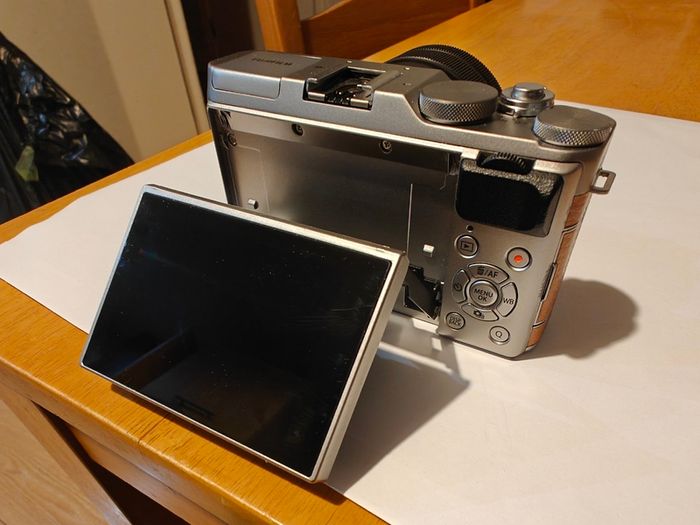 Fujifilm X-A3 with Fuji XC 15-45mm Lens and extra battery