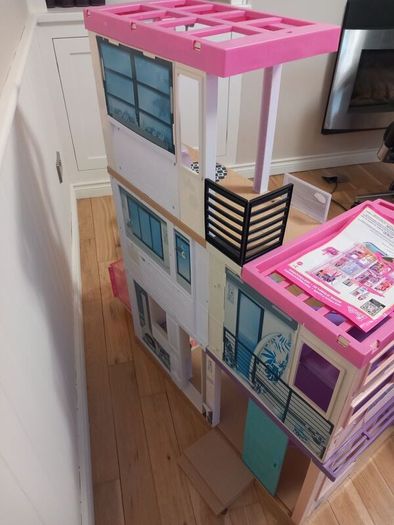 Barbie house & accessories