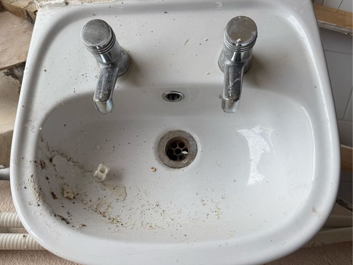 Free bathroom sink