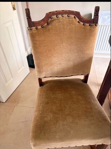 table and chairs