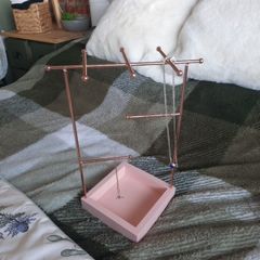 pink and gold jewellery holder