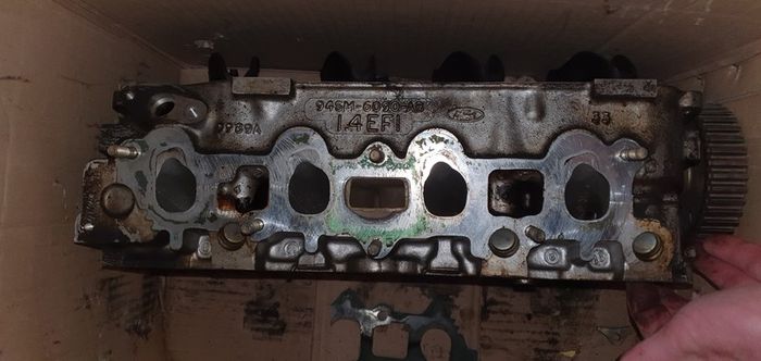 Ford Escort Fiesta 1.4 CVH complete cylinder head