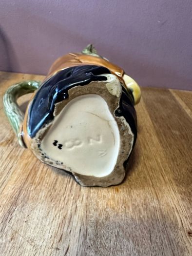 Cat standing up right jug