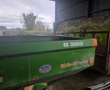 Fertiliser spreader