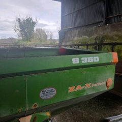 Fertiliser spreader